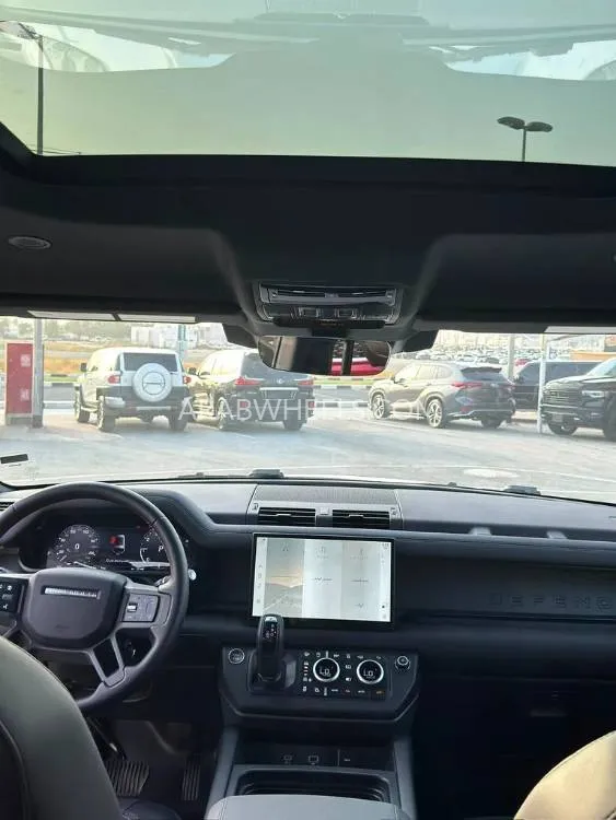 Land Rover Defender 2024 for Sale in Fujairah Image-11