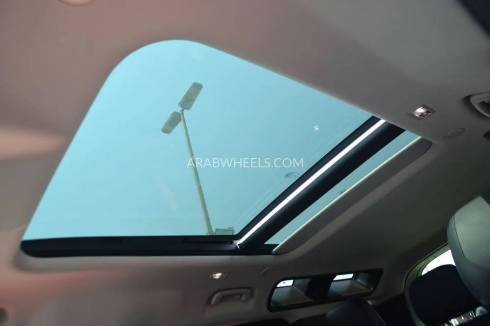 Land Rover Defender 2020 for Sale in Sharjah Image-9