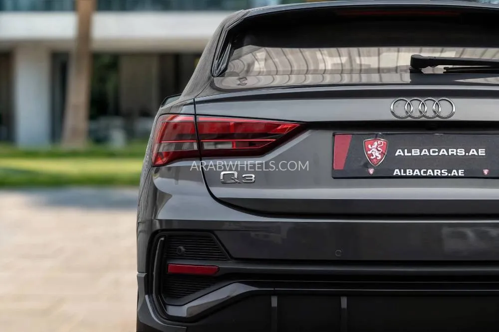 Audi Q3 2022 for Sale in Dubai Image-6