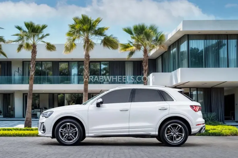 Audi Q3 2024 for Sale in Dubai Image-23