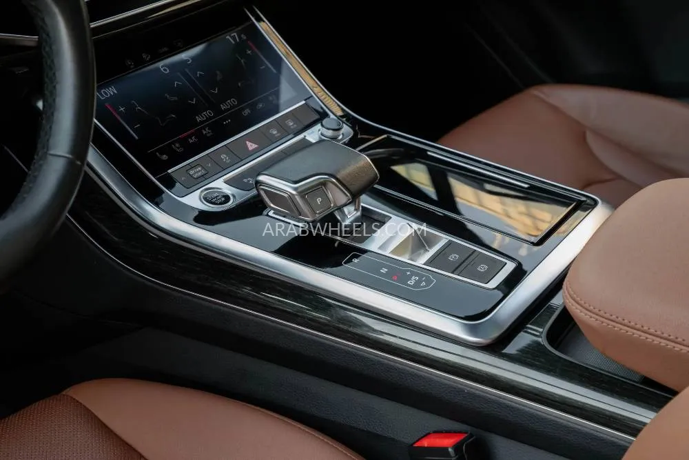 Audi Q7 2023 for Sale in Dubai Image-9