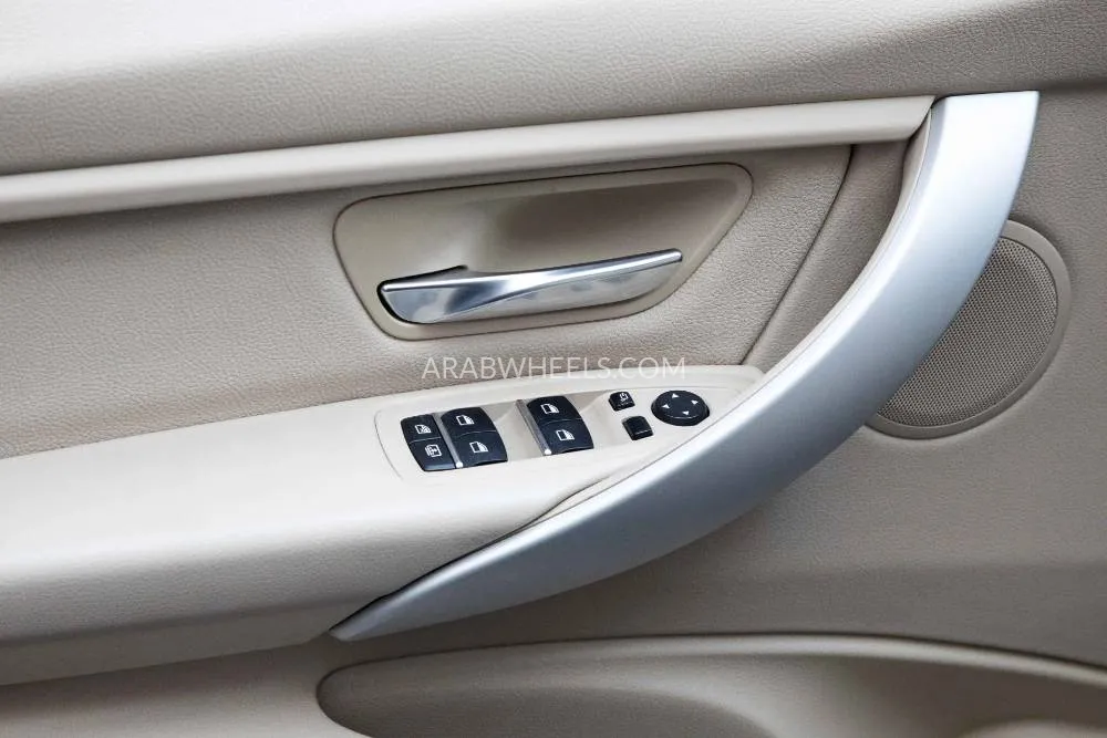 BMW 3 series 2018 for Sale in Dubai Image-11