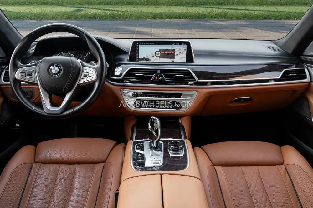 BMW 7 series 2018 for Sale in Dubai Image-8