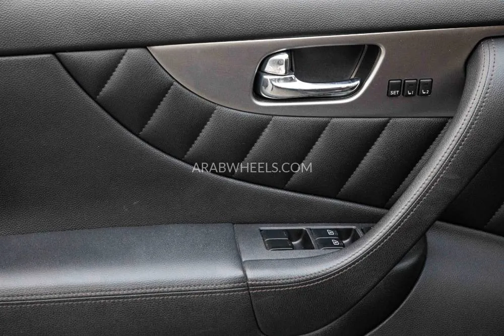 Infiniti QX70 2019 for Sale in Dubai Image-13