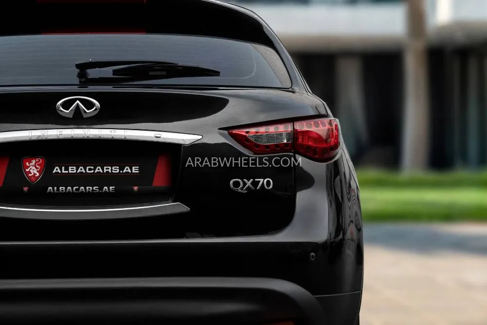 Infiniti QX70 2019 for Sale in Dubai Image-6