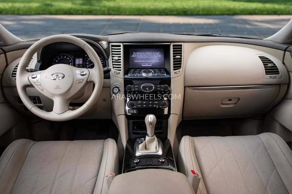 Infiniti QX70 2019 for Sale in Dubai Image-8