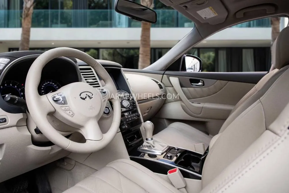 Infiniti QX70 2019 for Sale in Dubai Image-9