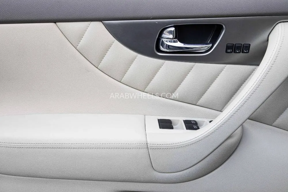 Infiniti QX70 2019 for Sale in Dubai Image-15