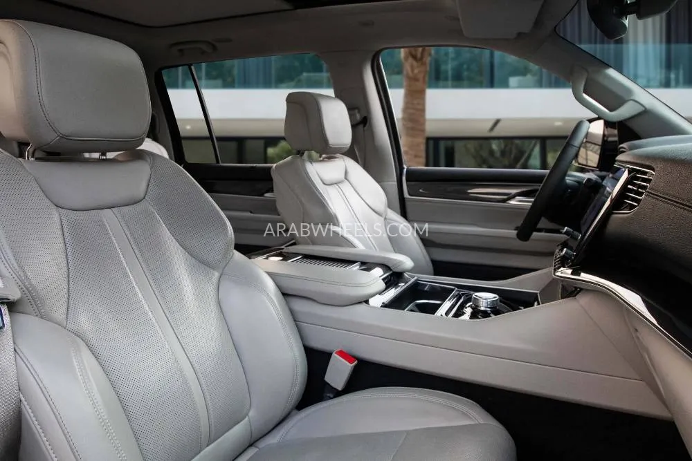 Jeep Grand Wagoneer 2022 for Sale in Dubai Image-11