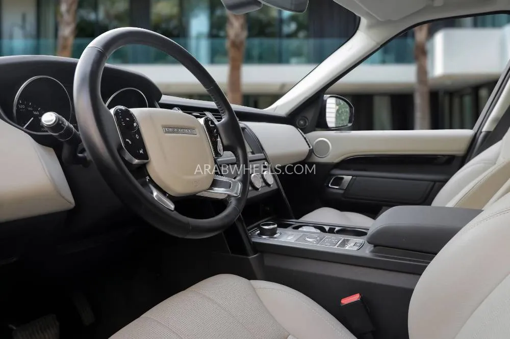 Land Rover Discovery 2019 for Sale in Dubai Image-9