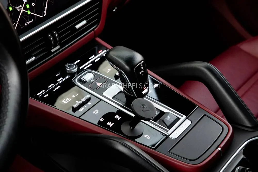 Porsche Cayenne 2022 for Sale in Dubai Image-10
