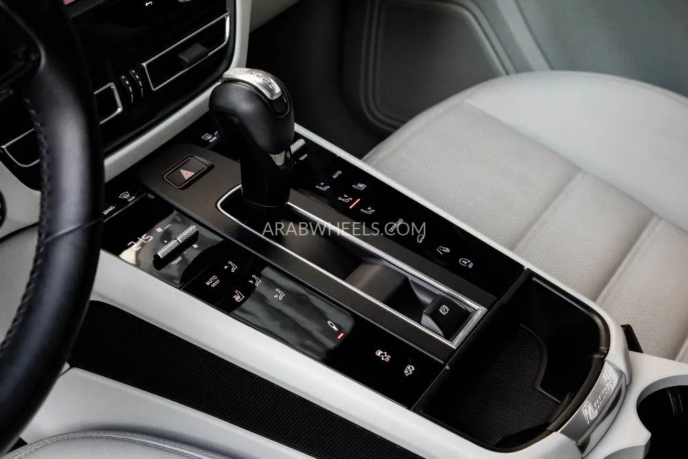 Porsche Macan 2022 for Sale in Dubai Image-10