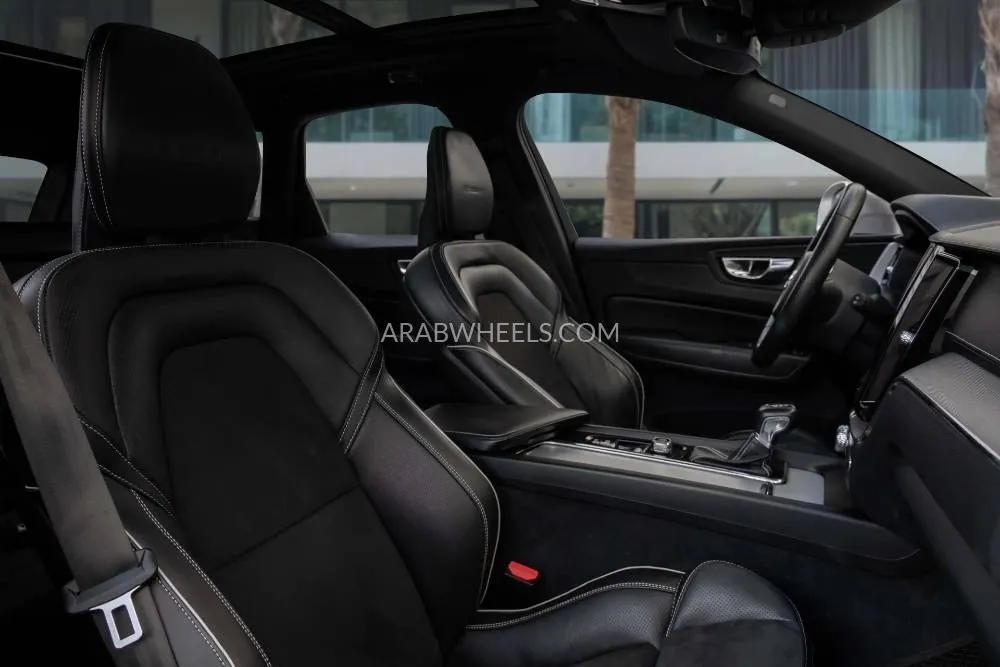 Volvo XC60 2019 for Sale in Dubai Image-11