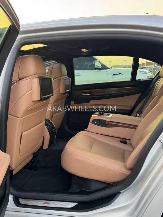BMW 7 series 2011 for Sale in Sharjah Image-17