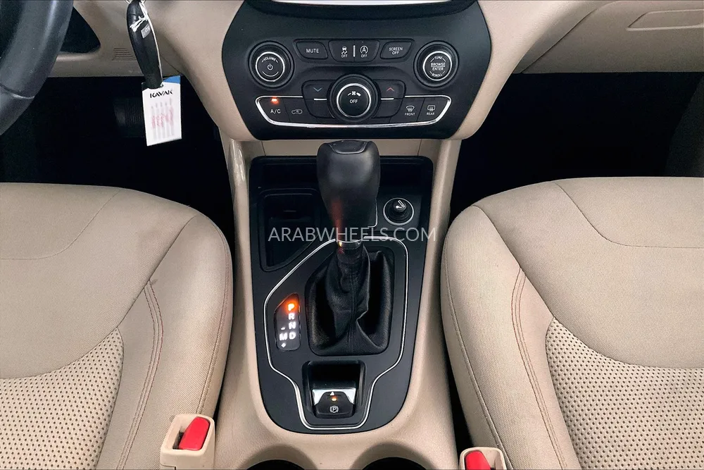 Jeep Cherokee 2020 for Sale in Sharjah Image-16