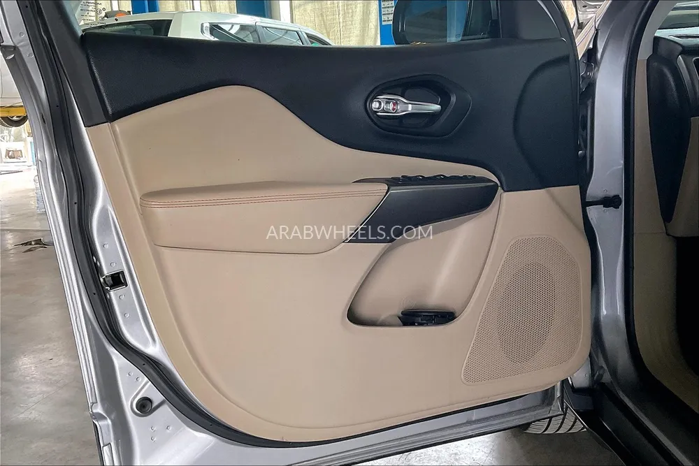 Jeep Cherokee 2020 for Sale in Sharjah Image-19