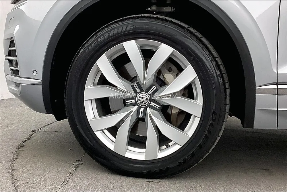 Volkswagen Touareg 2018 for Sale in Sharjah Image-9