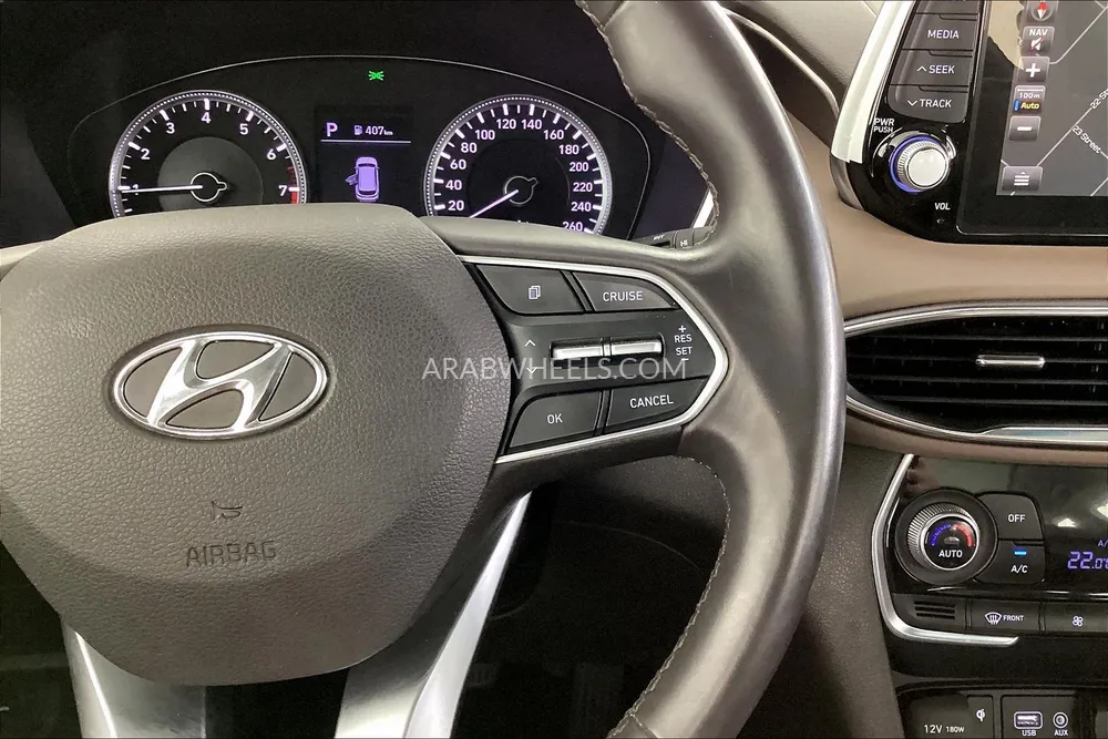 Hyundai Santa Fe 2020 for Sale in Sharjah Image-18