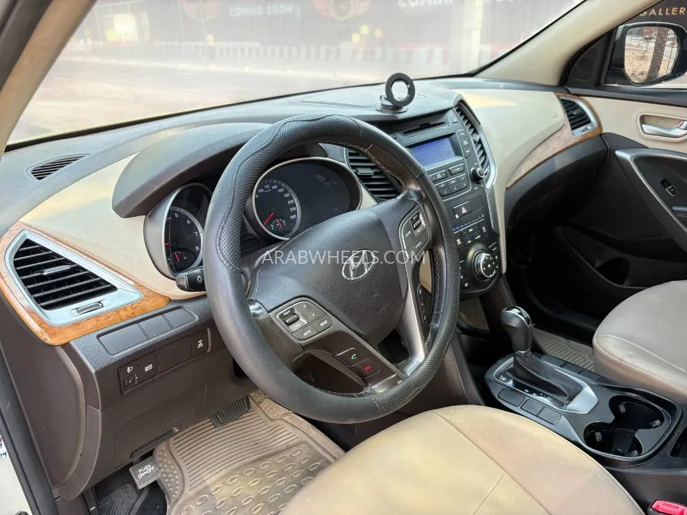 Hyundai Grand Santa Fe 2015 for Sale in Dubai Image-17