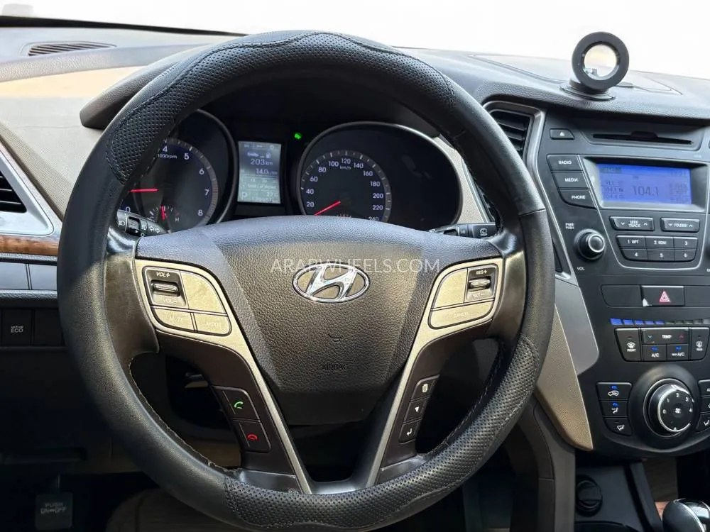 Hyundai Grand Santa Fe 2015 for Sale in Dubai Image-20