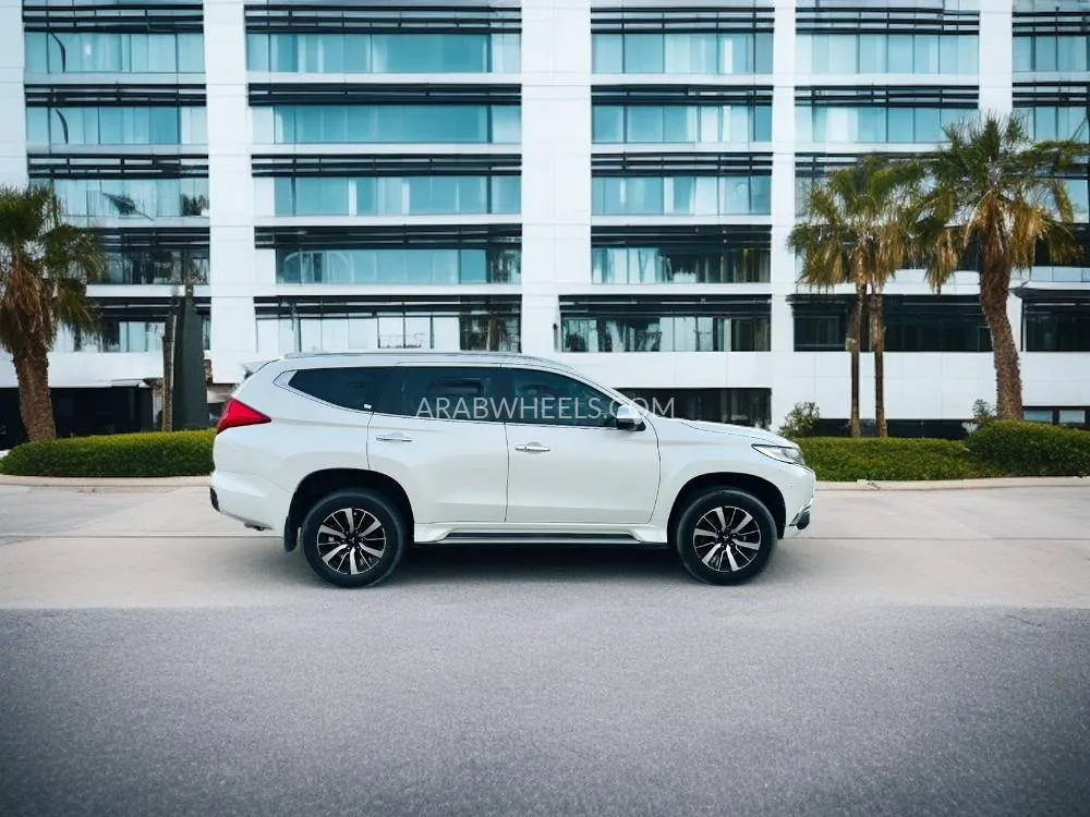 Mitsubishi Montero Sport 2017 for Sale in Dubai Image-9