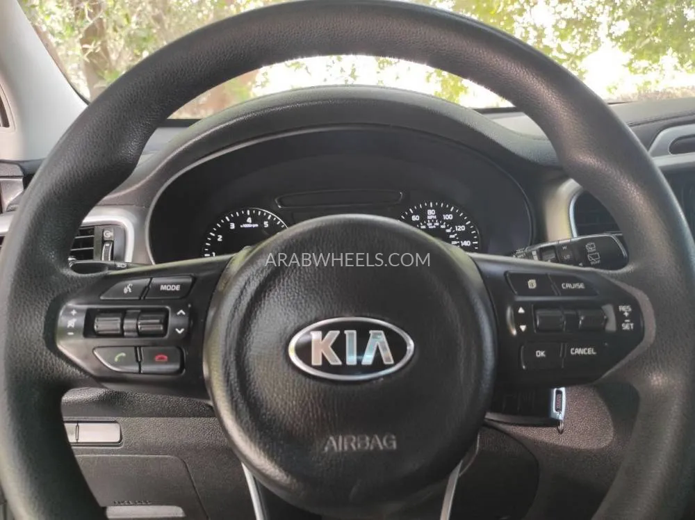Kia Sorento 2018 for Sale in Sharjah Image-11