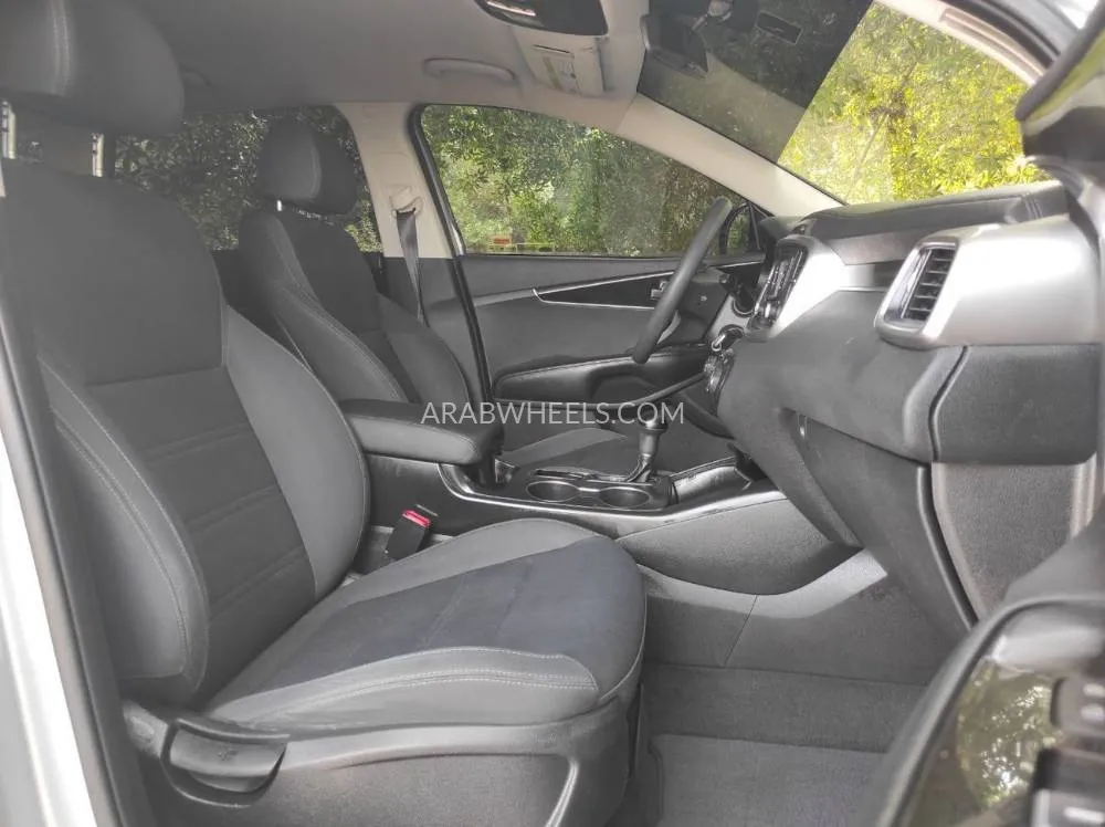 Kia Sorento 2018 for Sale in Sharjah Image-17