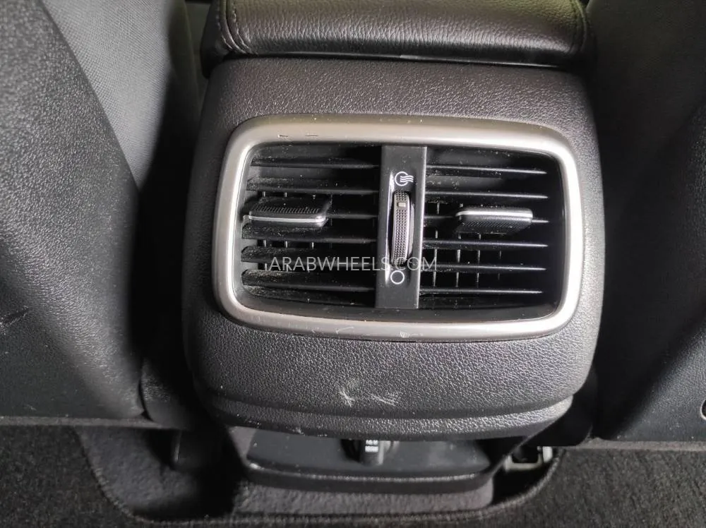 Kia Sorento 2018 for Sale in Sharjah Image-22