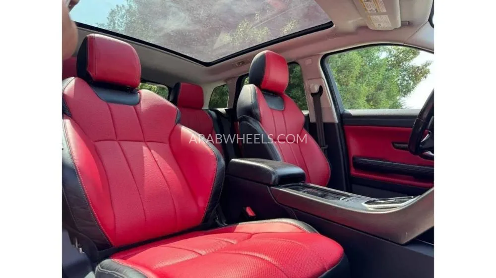 Land Rover Range Rover Evoque 2018 for Sale in Sharjah Image-2