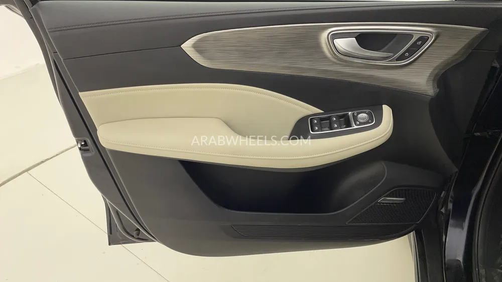 إم جي RX5 2025 for Sale in دبي Image-21