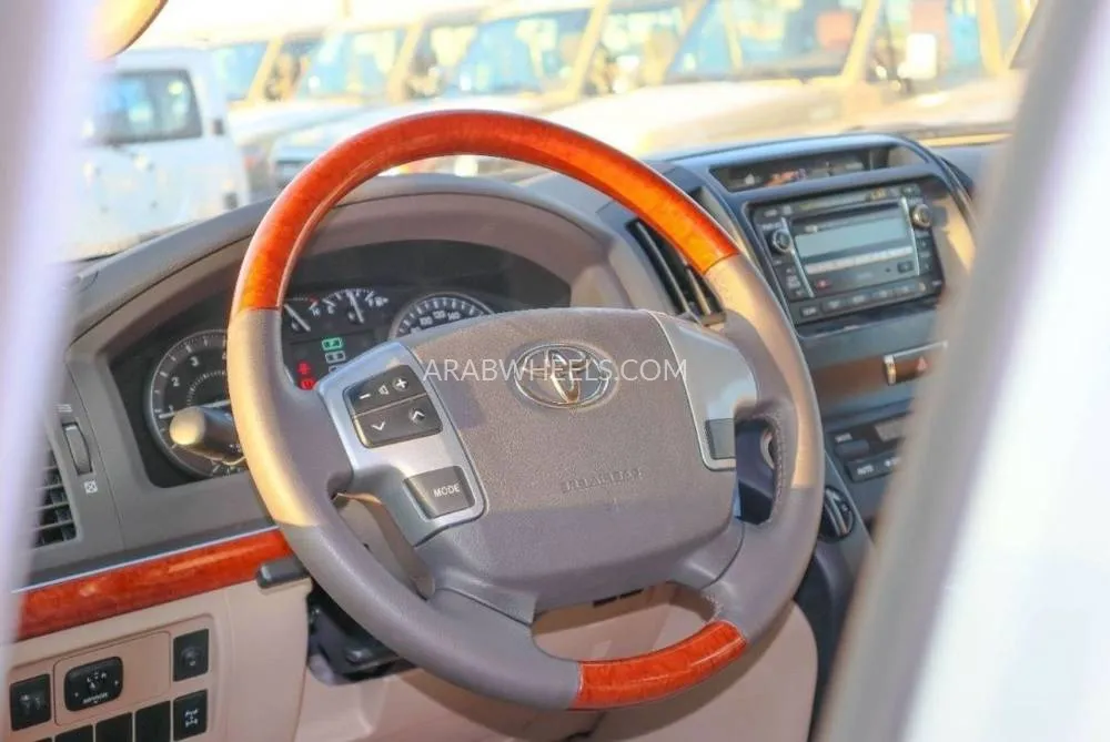 Toyota Land Cruiser 2015 for Sale in Dubai Image-20