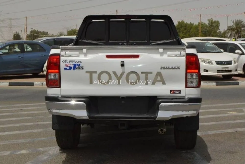 Toyota Hilux 2017 for Sale in Dubai Image-4