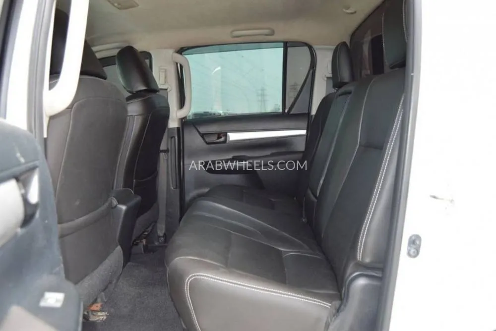 Toyota Hilux 2017 for Sale in Dubai Image-11