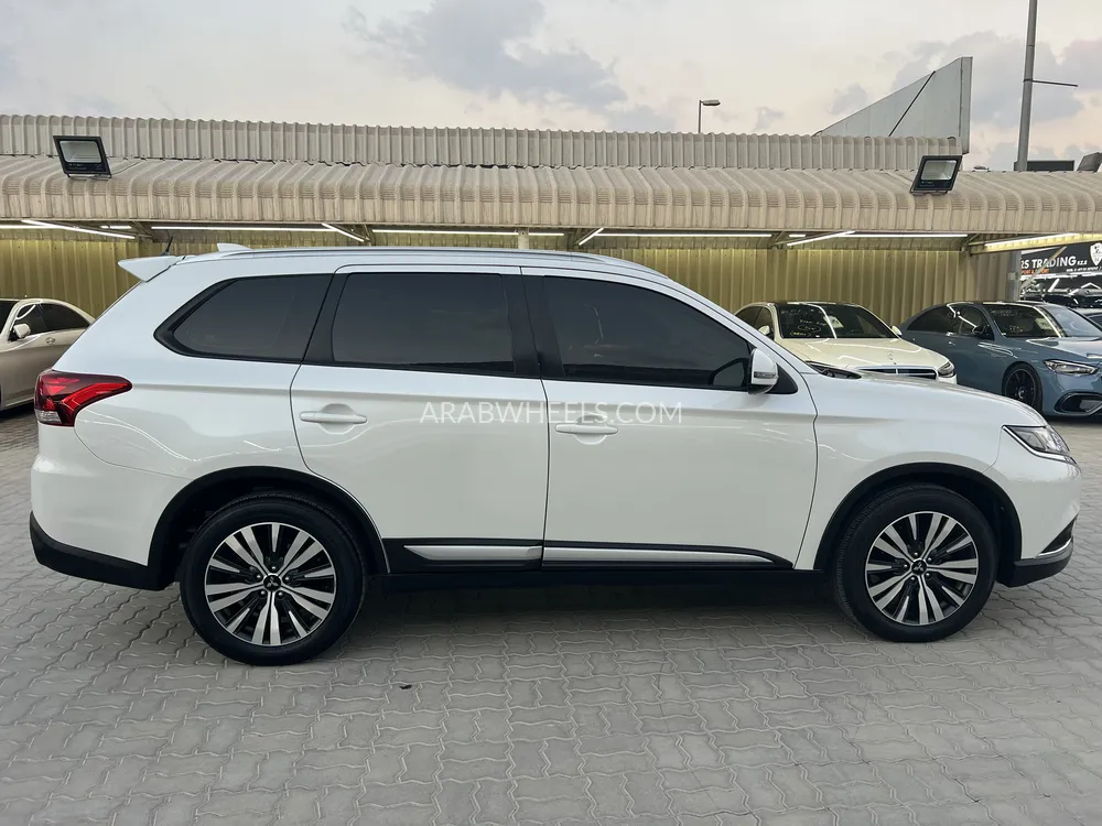 Mitsubishi Outlander 2020 for Sale in Ajman Image-7