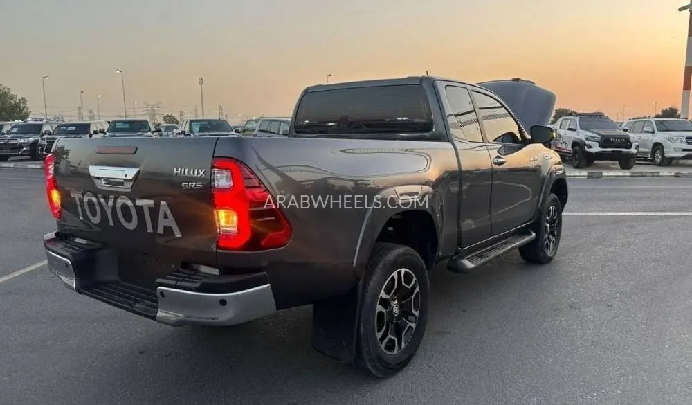 Toyota Hilux 2022 for Sale in Dubai Image-7