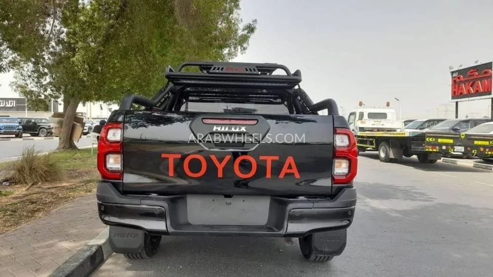 Toyota Hilux 2023 for Sale in Dubai Image-8