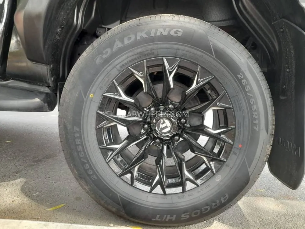 Toyota Hilux 2023 for Sale in Dubai Image-22