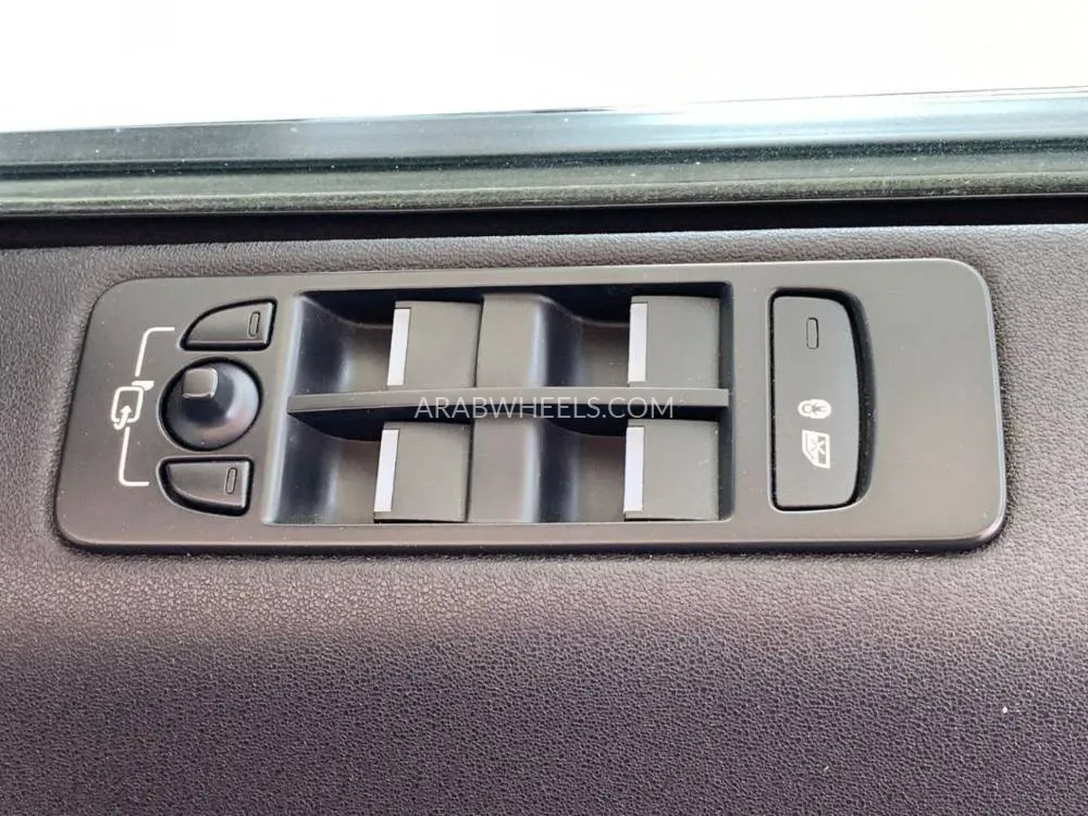 Land Rover Discovery 2016 for Sale in Dubai Image-14