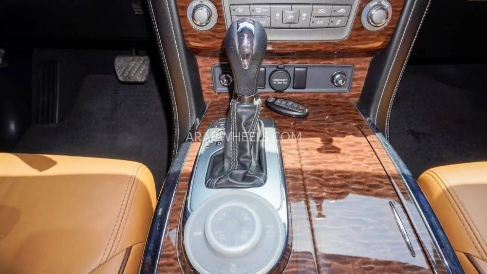 Nissan Patrol 2016 for Sale in Sharjah Image-10