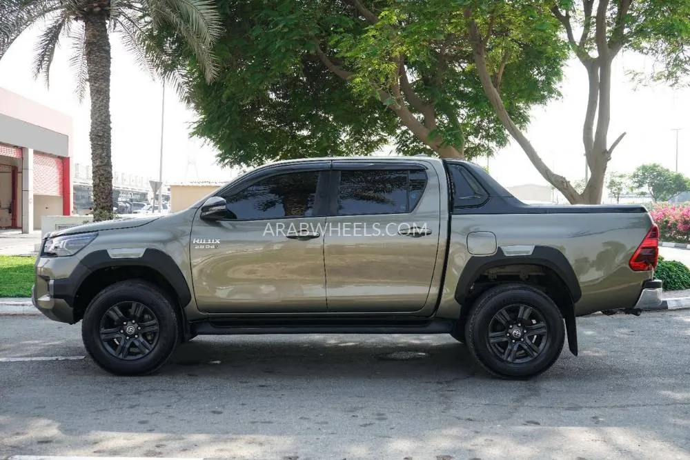 Toyota Hilux 2023 for Sale in Dubai Image-6