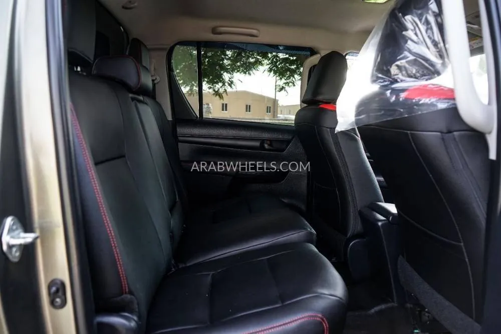Toyota Hilux 2023 for Sale in Dubai Image-13