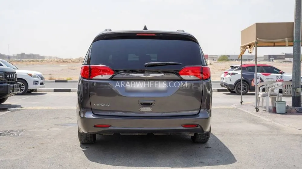 Chrysler Grand Voyager 2023 for Sale in Sharjah Image-13