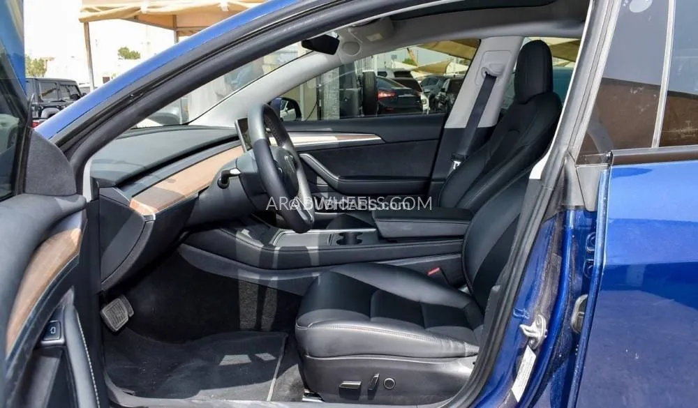 Tesla Model 3 2022 for Sale in Sharjah Image-9