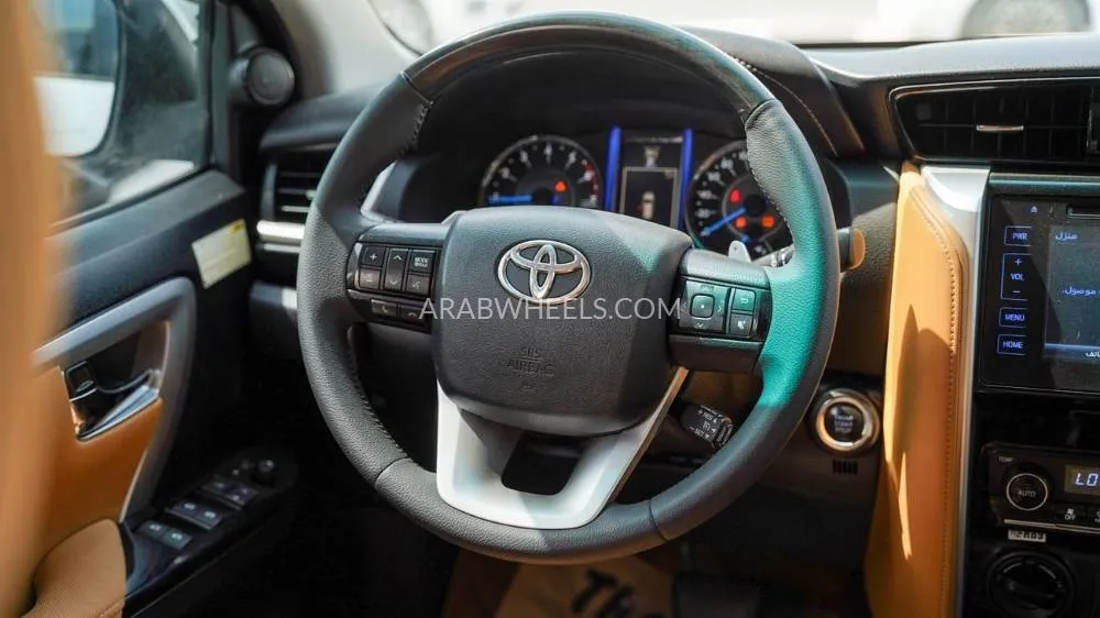 Toyota Fortuner 2017 for Sale in Sharjah Image-5