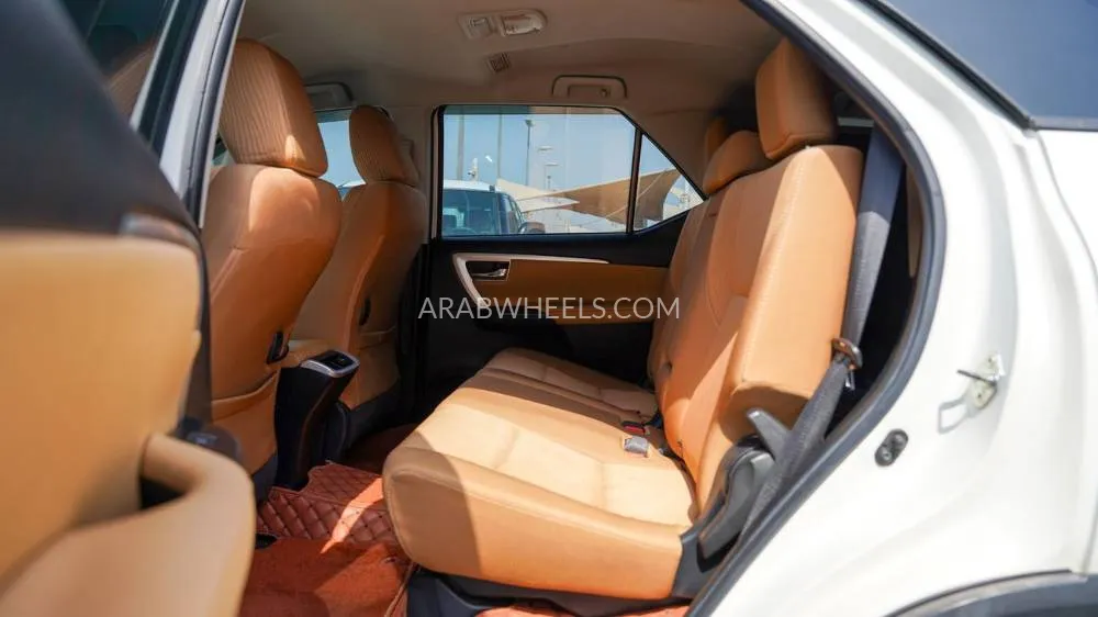 Toyota Fortuner 2017 for Sale in Sharjah Image-12