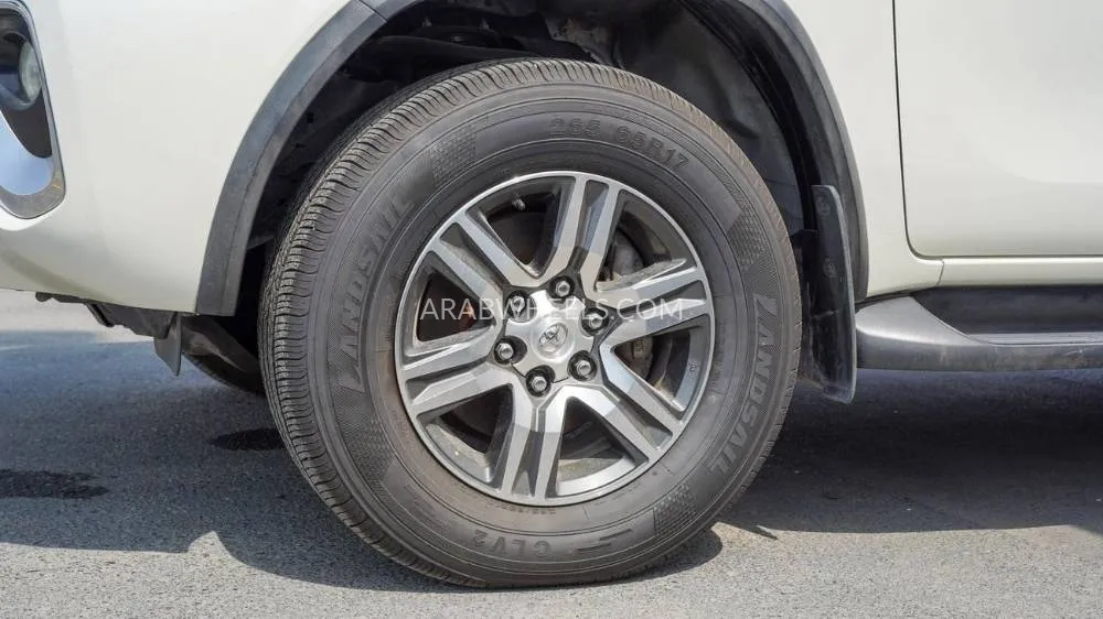 Toyota Fortuner 2017 for Sale in Sharjah Image-16