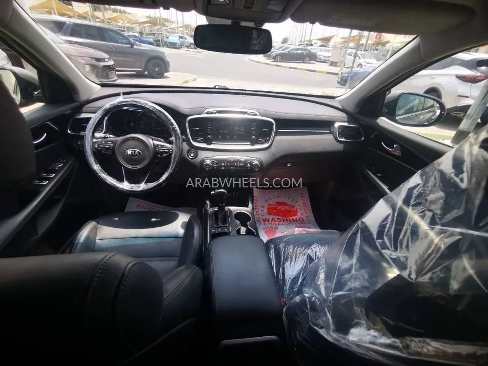 Kia Sorento 2018 for Sale in Sharjah Image-15
