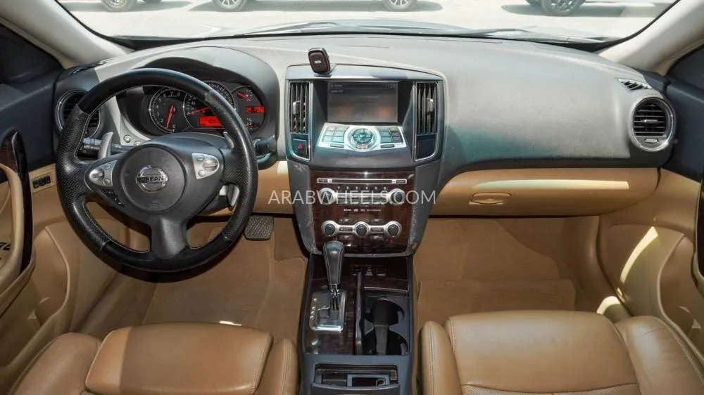 Nissan Maxima 2010 for Sale in Sharjah Image-8