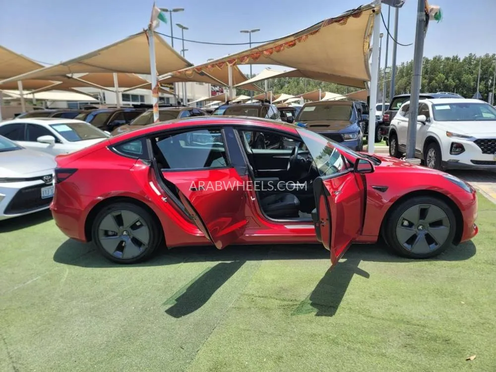 Tesla Model 3 2023 for Sale in Sharjah Image-8