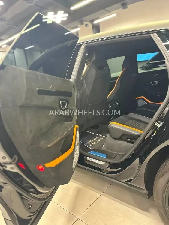 Lamborghini Urus 2024 for Sale in Dubai Image-3